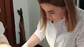 Mistr depilace Sugarnadya zvládne spontánní ejakulaci