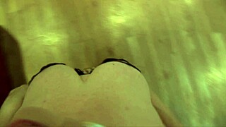 ماتور بي بي دبليو تعرض كس مشعر ومؤخرة كبيرة مستديرة