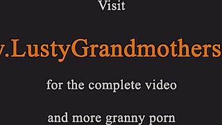 Hej, titta på den här gilf som tar en hård hårig fitta-knullning!