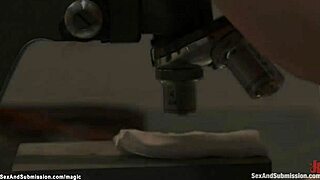 Παράπλευρη γυναίκα σε ομαδικό κώλο. Τι υποταγή θα αντέξει μετά;