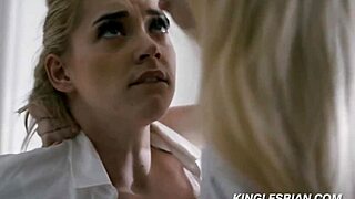 Ik geniet ervan mijn stiefzusjes lekkere kut te likken elke keer. Het is gewoon zo smakelijk!