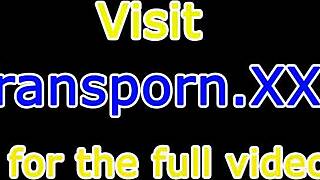 Dojrzała transka onanizuje solo w seksownej bieliźnie!