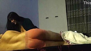 Staršia šlapka sa drká predtým, ako zobudí manžela veľkým kokotom