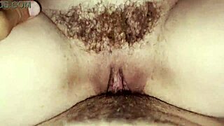 辣妹在狂野高潮中甜蜜呻吟！