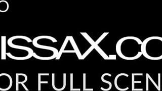 Helena Locke, Kenna James, dan Charlotte Stokely terjun ke aksi oral dalam.