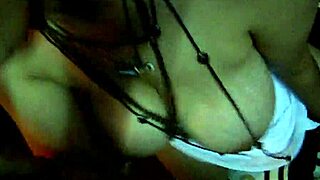 كس زوجة الأب الهندية الضيق يُنك بقوة مع مني على الثدي في عمل منزلي خشن