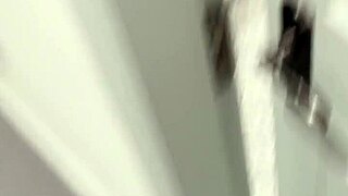 स्टेप मॉम और सन होटल बेड शेयर करते हुए बहुत वाइल्ड हो गए!