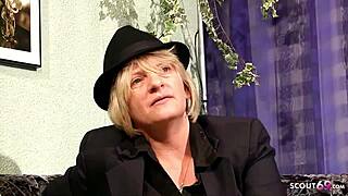 Nemška babica prepričana od vnuka, da se skupaj masturbirata.