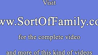 Amatörtjej 18+ tar ansiktskräm från styvpappa