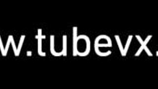 Visit-X háziasszony keményen megdugva a szomszéd garázsában