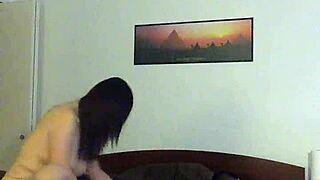 当这个Craigslist亚洲按摩师在我的第一次按摩中触摸我时，我感到很紧张