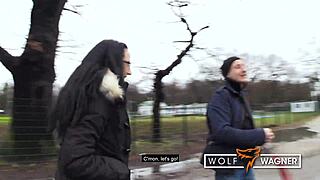 Stella Stars, buceta necessitada furada em público