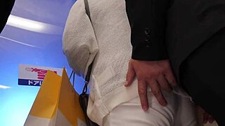 川端千代子、熟女の主婦として混雑した電車で痴漢される