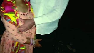 Cinta de Sexo Nocturno Exterior de Parejas Desi Kulhad Pizza con Esposa del Vecino