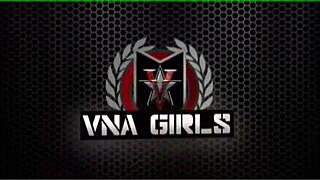 マキシンX、巨乳アジアのセンセーション、ディルドに騎乗しながらチンポを吹く