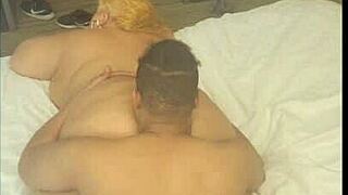 Jamie BBW MILF, yüz oturarak domine ediyor