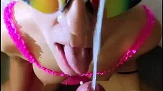 Eksplozija sperme na mojih milf prsih