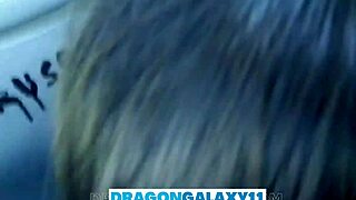 Beste Freundin bläst mir einen auf riskantem Bus