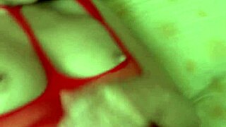 लातीना वाइफ सीक्रेटली पॉर्न देखकर मस्तरबेट करती है हिडन कैम पर