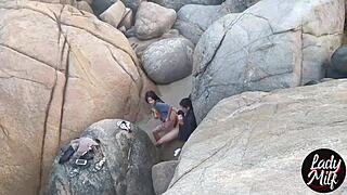 ครูสอนโดนจับได้ขณะโดนเย็ดรูตูดบนเกาะมหัศจรรย์