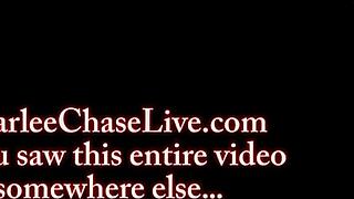 巨乳Charlee Chaseがセクシーな彼女を舐める