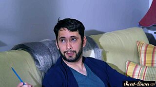 이봐, 이 사랑스러운 밀프 빨고 난 후 구부러진 거 보고 싶어? 도기스타일로 얼마나 야할까?