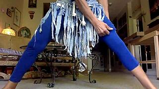 ジンジャー・ミルフの濡れたキャメルtoeと垂れたおっぱいが誘惑