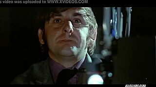 Proč Elke Neidhart dává Alvinu Purple tak sexy handjob?