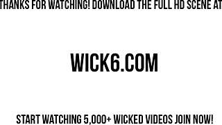 Kiusoitteleva milf nauttii kovasta naimisesta tiukassa pillussaan ja syvässä perseessä