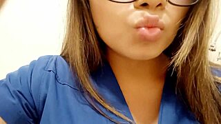 Tantangan selesai, aku masturbasi di ruangan bos tanpa ketahuan