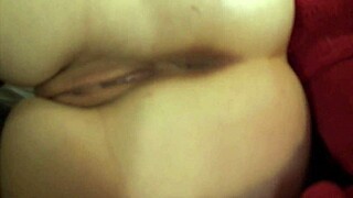 Массаж трахает мою жопу и кончает внутрь - Эрин Электра.