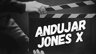 נשים מדהימות מחליפות בעלים לפעולה עמוקה של קרימפי בכוסים צרים