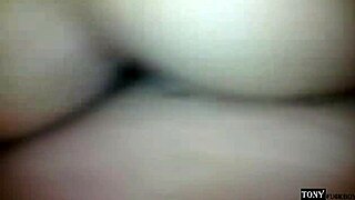 Perverted stepmom anal pounding ke liye nap pretend karti hai