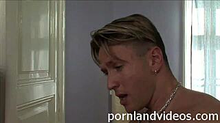 Pieni 18+ blondi huora Marina ottaa monsterkyrvän anaaliin kolmisin!