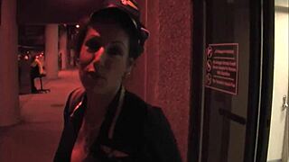 مضيفة أم ناضجة ممزقة بزب أسود هائل