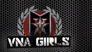 ג'וליה אן עם ציצים גדולים מגרה את הכוס של ג'סיקה ג'יימס