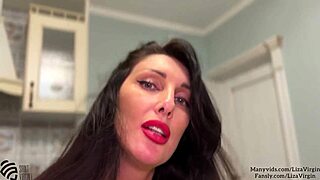 पड़ोसी की स्टेपमॉम को किचन में ब्लो जॉब के बाद जोर से फक किया!