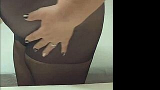 Tlustá německá gilf v punčochách dráždí velkými prsy