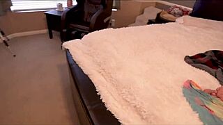 Jag kan inte tro att jag knullar min förbundna styvmamma Charley Hart i kväll!