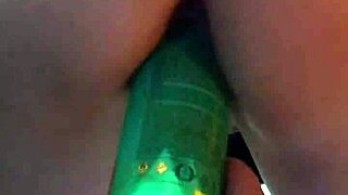 Hey, se velvet rain, liderlig milf kneppet hårdt på bordet?