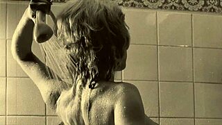 Лично-неутрално тъмно Лондонско винтидж табу: Помощник на мащеха в кухнята