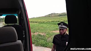 Possiamo Sistemare Qualcosa Agente? Ti Suco e Scopo in Macchina per la Libertà!