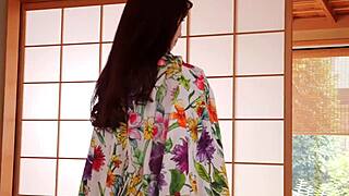 Surirumah Yuka Takahashi Kali Pertama Difilem Dalam Aksi Panas! 🔥