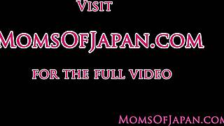 성숙한 히토미 타나카가 야외 두들김 어떻게 다뤄?