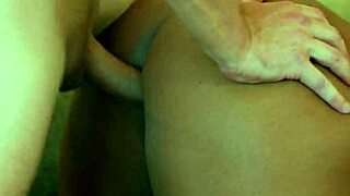 Milf negra August Skyes tetas grandes balançam durante foda dura