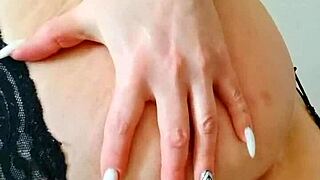 แม่เลี้ยงมิลฟ์เปียกถูกจับมือเย็ดแรง?