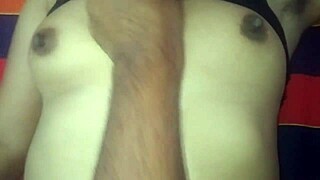 新姨妈享受奶油般的乳房把玩