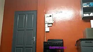 صديقتي السوداء تمارس العادة السرية وتدليك صدر كبير