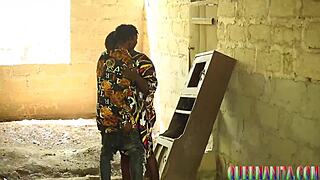 Chef nimmt Frau in den Busch für wilden Outdoor-Fick