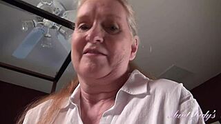 AuntJudyho ranný pôžitok od zrelé nevlastnej mamy Maggie v horúcej POV.